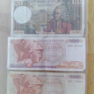 2 Greek Bills and 2 France Bills - no longer in circulation - collector bills